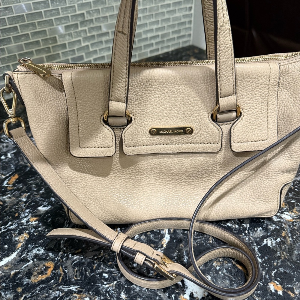 Michael Kors McKenzie
Satchel/Crossbody Bag - Picture 12 of 12